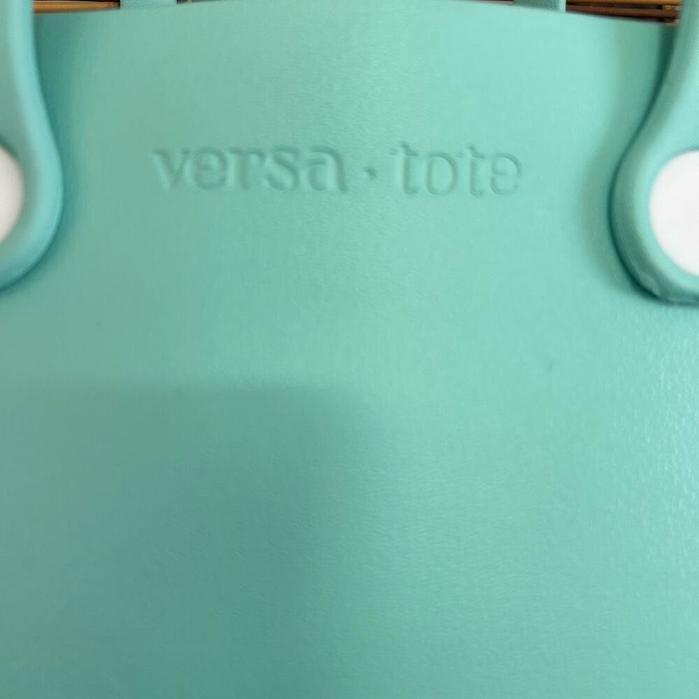 JEN & CO. VERSA TOTE Mint Green Vinyl Waterproof - Picture 8 of 8